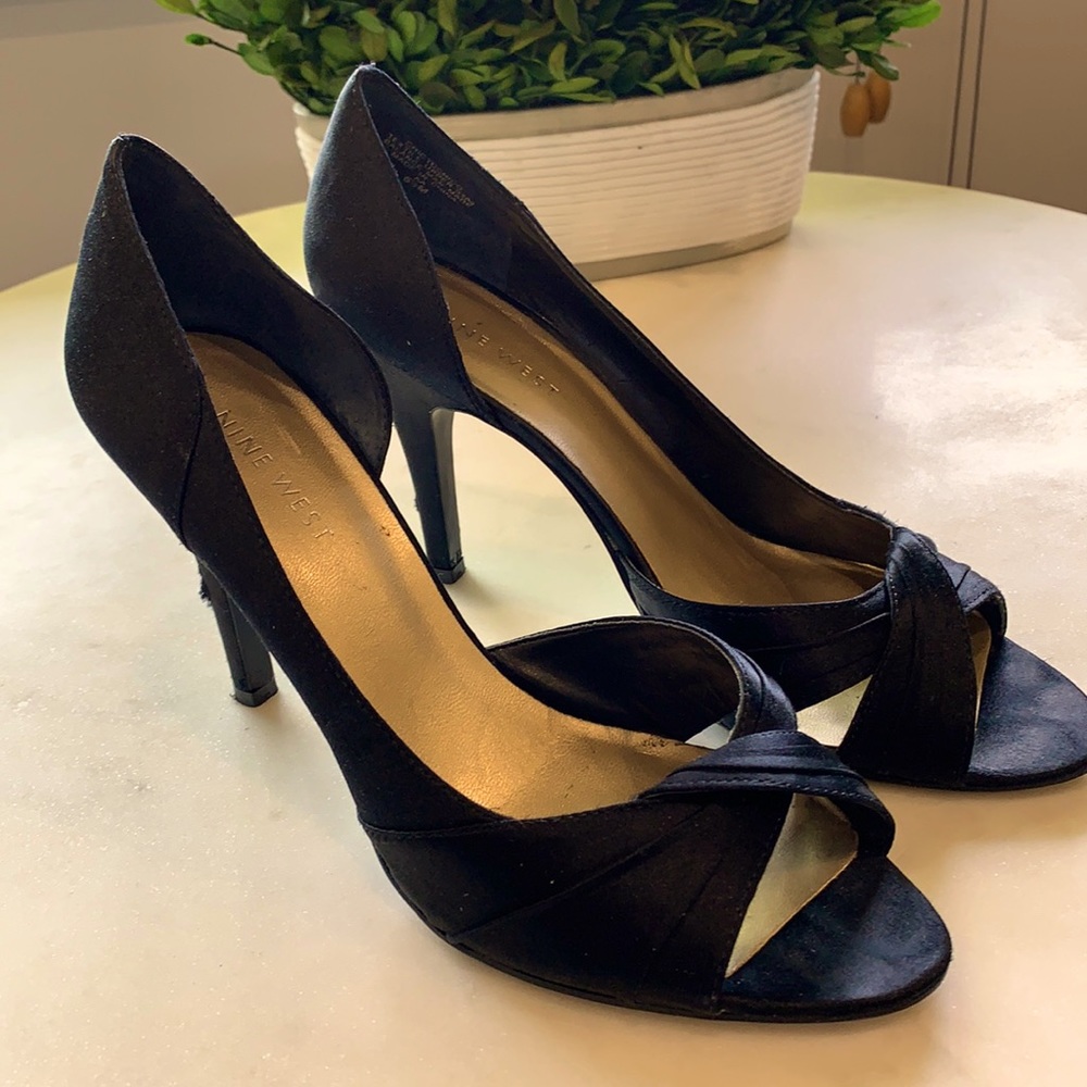 Nine West black satin heel